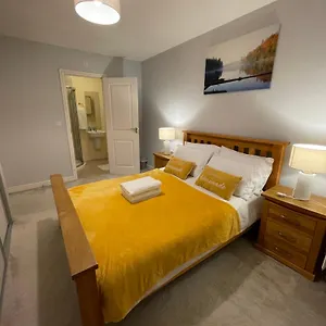  Holiday home In Cardiff, Sleeps 8